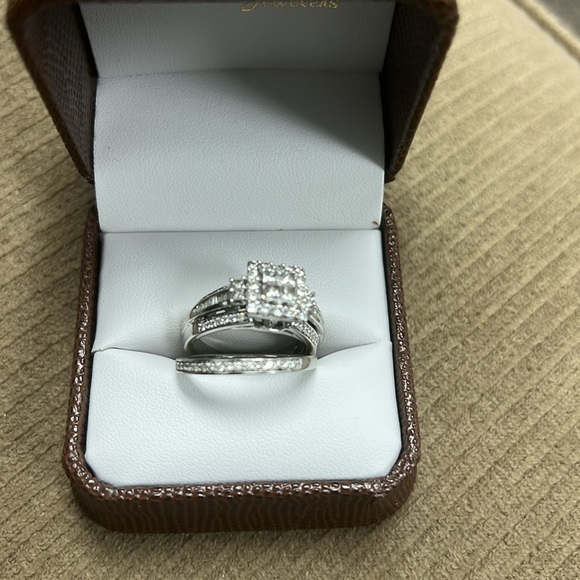 Wedding Set - Picture 2 of 2